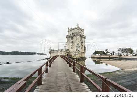 桟橋越しにベレンの塔を見る 32418706