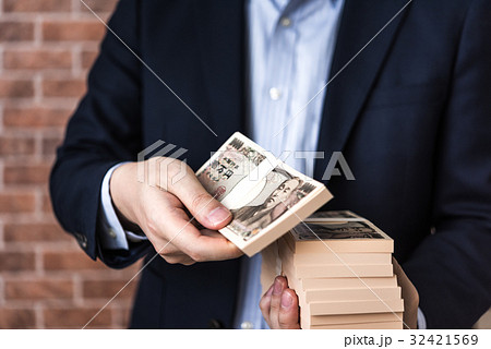 お金 32421569