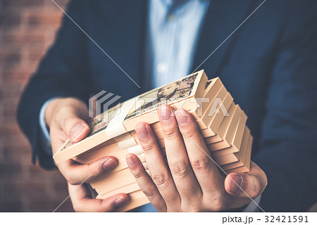 お金 32421591