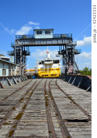 青函連絡船･八甲田丸の「車両搬入口」（青森港／青森県青森市柳川） 32422333