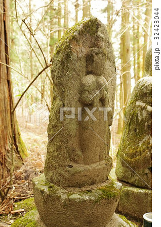 信州の文化財 名工 守屋貞治の石仏 馬頭観世音菩薩像 右俯瞰(駒ヶ根市光前寺) 信州の文化財 名工 守屋貞治の石仏 馬頭観世音菩薩像 右俯瞰(駒ヶ根市光前寺) 32423044