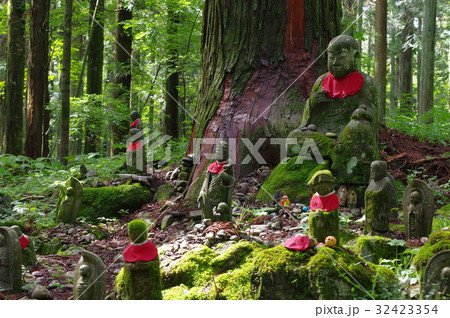 信州の文化財　名工　守屋貞治の石仏　賽の河原地蔵尊（駒ヶ根市光前寺） 32423354