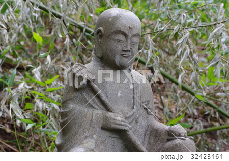 信州の文化財　名工　守屋貞治の石仏　延命地蔵菩薩像　半身右俯瞰　中川村牧ヶ原（新井家墓地） 32423464