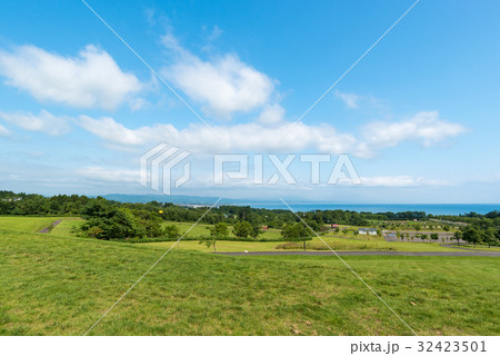 青い空と公園 青い空と公園 32423501
