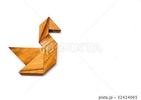 Wooden tangram puzzle in swan shape 32424065