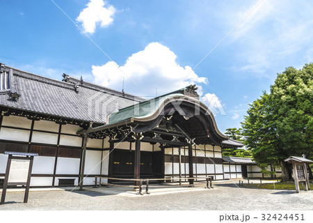 二条城の本丸御殿玄関 二条城の本丸御殿玄関 32424451