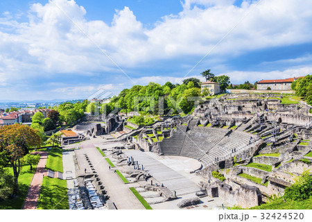 リヨンのローマ劇場 32424520