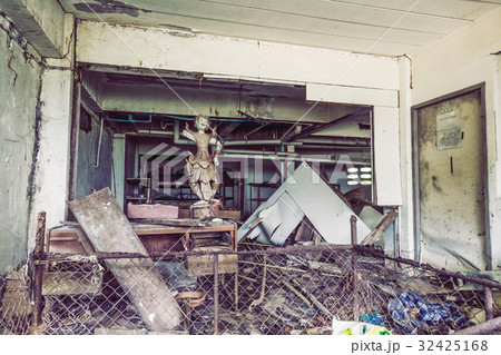 Abandoned hotel 32425168