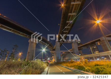 分岐するジャンクションの高架 32425347