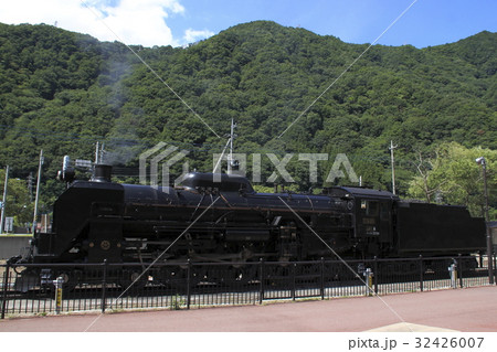 みなかみ町にて整備中のC61蒸気機関車 みなかみ町にて整備中のC61蒸気機関車 32426007