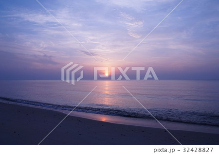 朝日、日の出、海、東南アジア、タイのビーチ 32428827