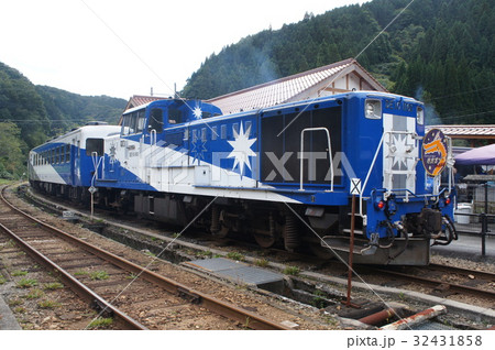 木次線 観光列車 奥出雲おろち号(DE15) 出雲坂根駅 木次線 観光列車 奥出雲おろち号(DE15) 出雲坂根駅 32431858