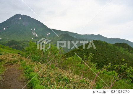 雨の知床峠　羅臼岳 32432270