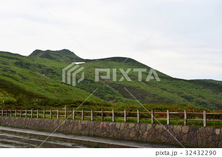 雨の知床峠 羅臼岳 雨の知床峠 羅臼岳 32432290