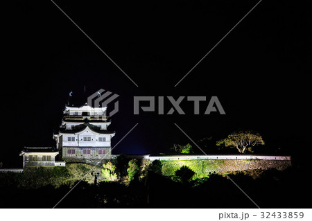 平戸城ライトアップ　遠景 32433859