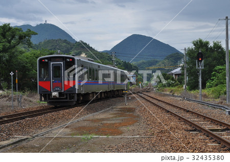 ＪＲ西日本　山陰本線　仁万駅 32435380