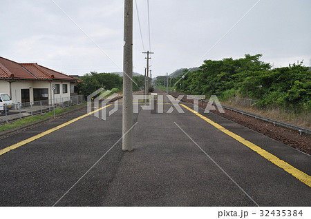ＪＲ西日本　山陰本線　仁万駅 32435384