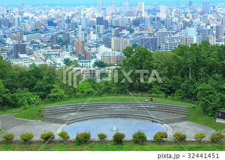 旭山記念公園から札幌の街並みを望む 32441451
