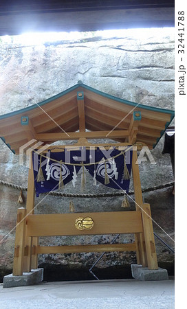 生石神社　浮き石 32441788