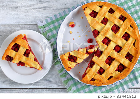slice of homemade sour cherry pie 32441812