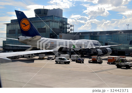 ドイツ、フランクフルト空港に駐機するルフトハンザドイツ航空のボーイング747、1500号機 32442371