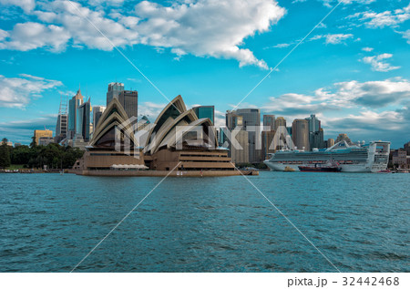 【シドニー】　シドニーハーバー　オペラハウス　シドニー湾 32442468