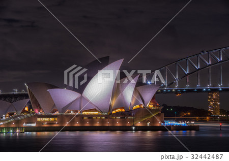 【シドニー夜景】　オペラハウス　ハーバーブリッジ 32442487