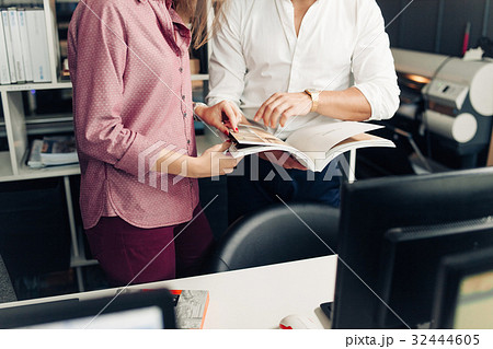 Two students reading book about desidn together 32444605