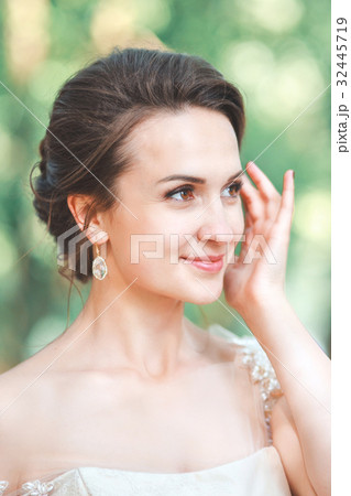 Closeup portrait of young gorgeous bride outdoor. 32445719