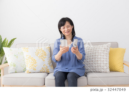 ミドル女性 32447049