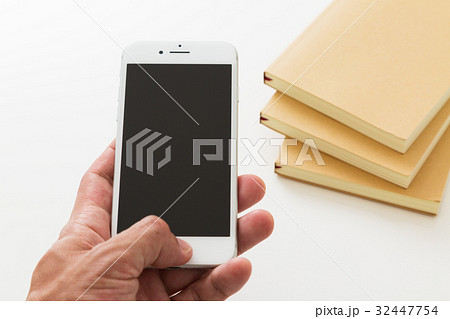 スマホと本 32447754