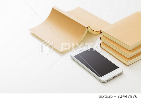 スマホと本 スマホと本 32447876