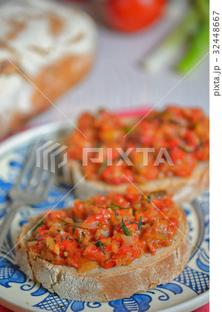 refreshments traditional food 32448667