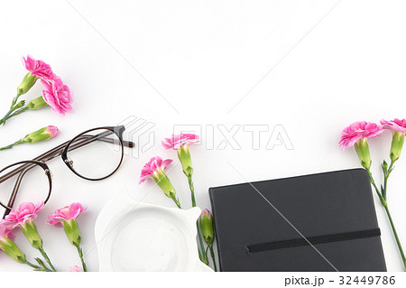 Black notebook, glasses and teapot shape plate Black notebook, glasses and teapot shape plate 32449786