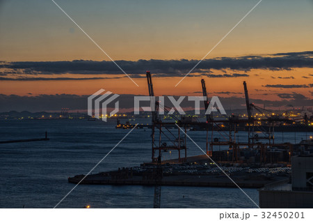 【川崎夜景】 川崎マリエン 夕景 クレーン 【川崎夜景】 川崎マリエン 夕景 クレーン 32450201