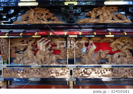 信州　松本の文化財　須々岐水神社の祭りの舞台　藤井町の舞台の彫刻　立川流彫刻の舞台（山車）は長野県宝 32450381