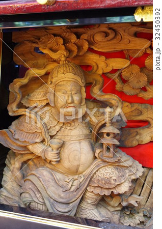 信州　松本の文化財　須々岐水神社の祭りの舞台　藤井町の舞台の彫刻　立川流彫刻の舞台（山車）は長野県宝 32450392