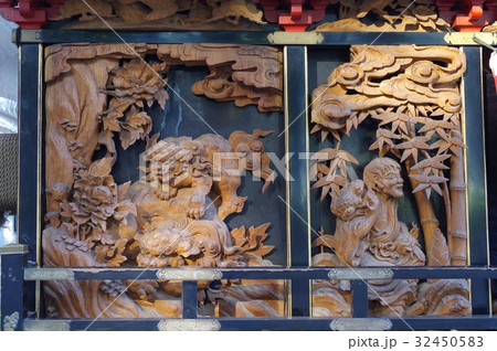 信州　松本の文化財　須々岐水神社の祭りの舞台　薄町町の舞台の彫刻　立川流彫刻の舞台（山車）は長野県宝 32450583