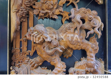 信州　松本の文化財　須々岐水神社の祭りの舞台　薄町町の舞台の彫刻　立川流彫刻の舞台（山車）は長野県宝 32450588