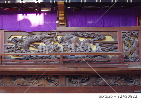 信州　松本の文化財　須々岐水神社の祭りの舞台　新井町の舞台の彫刻　舞台（山車）は長野県宝指定 32450822