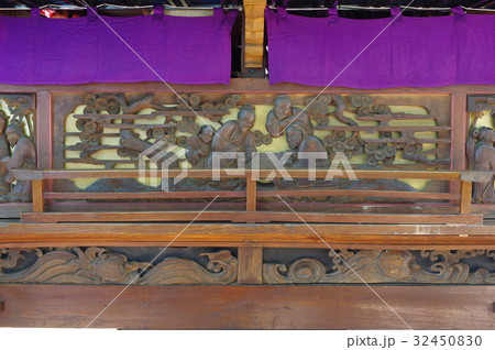 信州　松本の文化財　須々岐水神社の祭りの舞台　新井町の舞台の彫刻　舞台（山車）は長野県宝指定 32450830