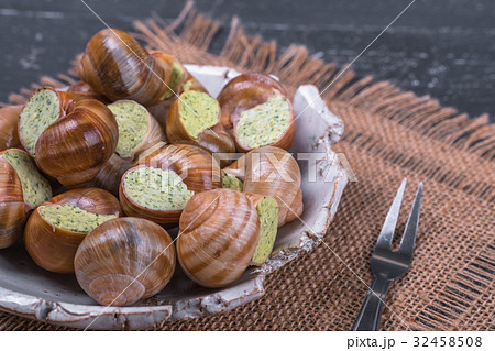 Escargots de Bourgogne Escargots de Bourgogne 32458508