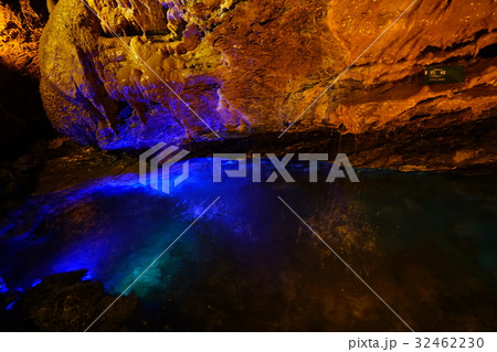 質志鐘乳洞　地底湖 32462230