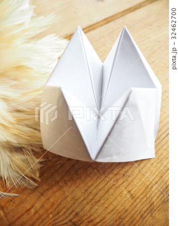 Paper fortune teller with white feathers Paper fortune teller with white feathers 32462700