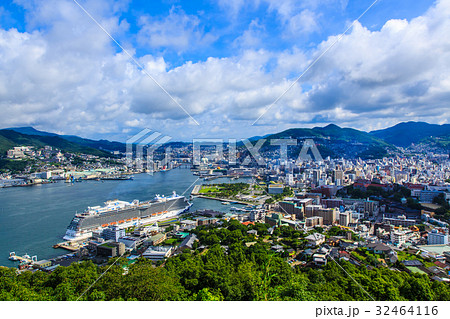 鍋冠山 展望台 長崎港と客船の風景の写真素材