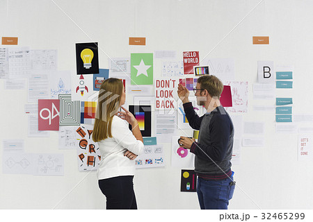 People team talking business coffee break 32465299