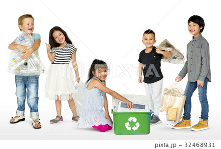 Diverse Group Of Kids Recycling Garbage 32468931