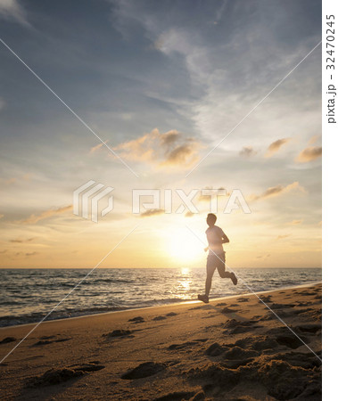 Healthy running runner man during sunset on beach Healthy running runner man during sunset on beach 32470245