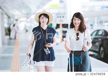 女子旅　空港 32470656