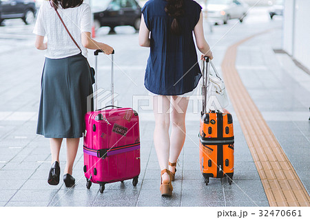 女子旅　空港バスのりば 32470661